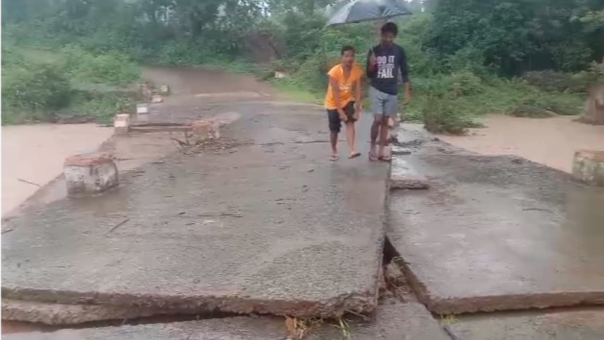 Umaria: The bridge built on the Basad drain washed away due to rain in Umaria