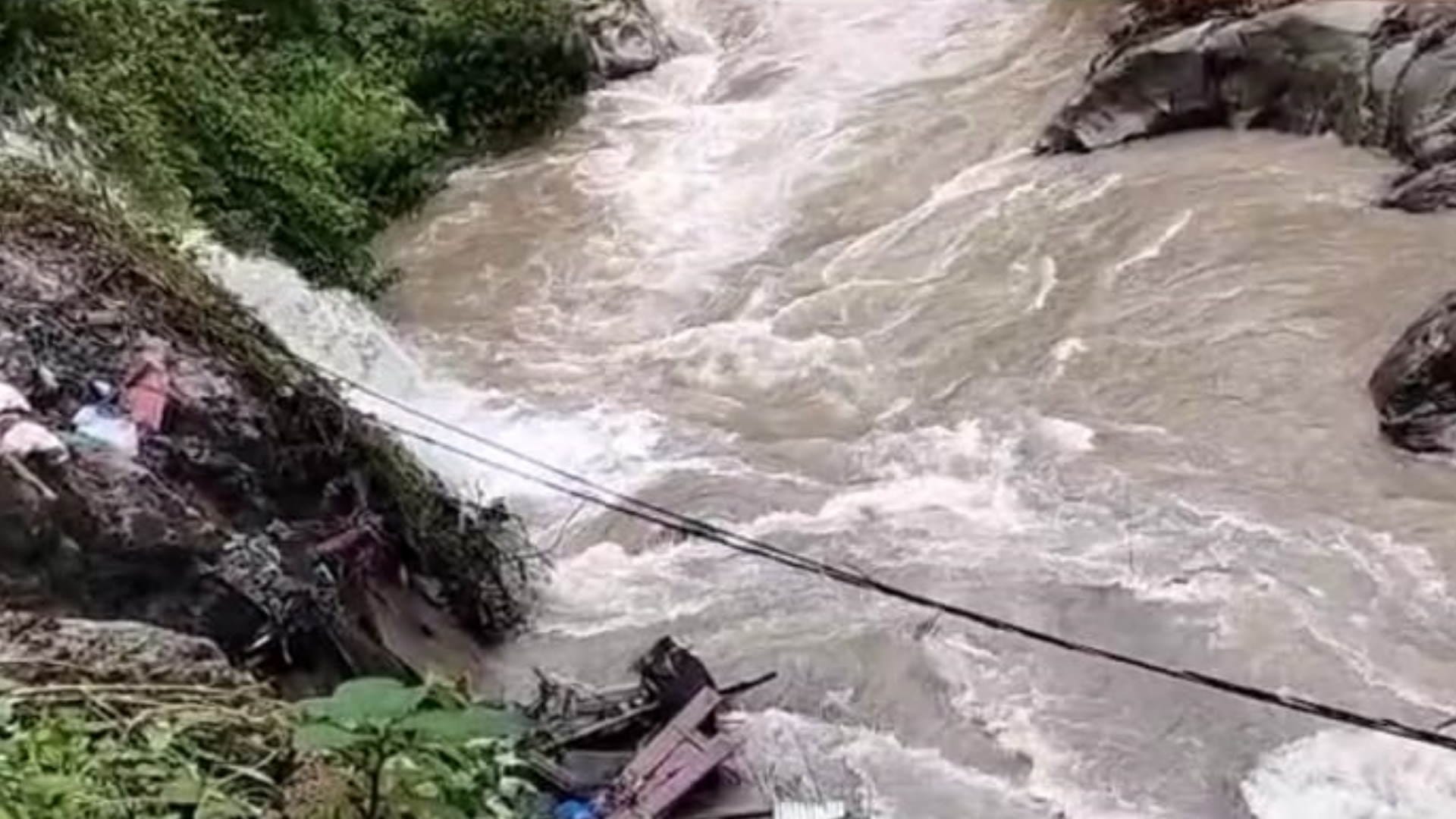Uttarakhand Weather Today Heavy Rain Rock Broke From Hill In Gaurikund Rescue Watch Photos