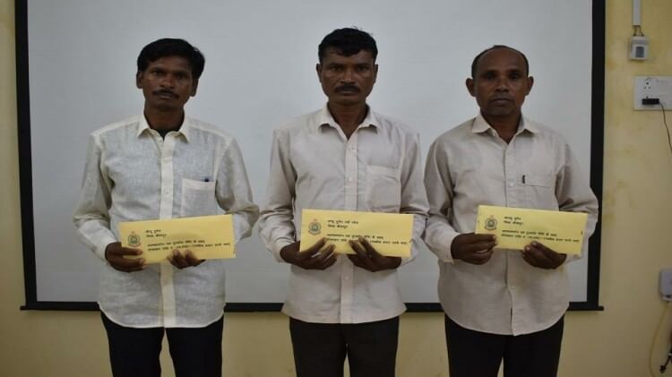 Chhattisgarh : सुकमा में नक्सल दंपती ने किया समर्पण, एक पर था एक लाख का इनाम, बीजापुर में भी सरेंडर