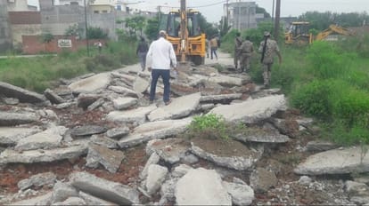 BDA demolished illegal colony by bulldozer in bareilly