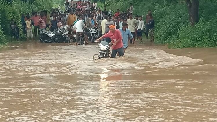 Katni Rain: The bridge was washed away by the water of the Datla river, many villages became islands