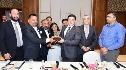 नुएवो लियोन के गर्वनर ने निवेश के लिए यूपी के व्यापारिक समुदाय से की मुलाकात Governor of Nuevo Leon meets to businessmen in Uttar Pradesh.