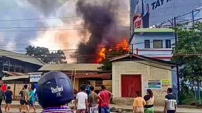 Manipur: मणिपुर में नहीं थम रही हिंसा, बिष्णुपुर में मैतेई समुदाय के तीन लोगों की मौत, कई कुकी घर जलाए गए Manipur Violence: Fresh Violence in Bishnupur People Kills from Meitei Community, Several Kuki Houses Burnt