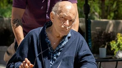 Mark Margolis Death: 'ब्रेकिंग बैड' फेम स्टार मार्क मार्गोलिस का निधन, ब्रायन क्रैंस्टन ने दी श्रद्धांजलि Mark Margolis Death Breaking Bad star died Thursday at a New York hospital following a short illness
