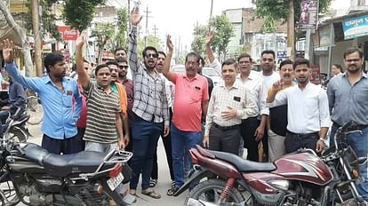 Power cuts many places in Moradabad, people protested against department