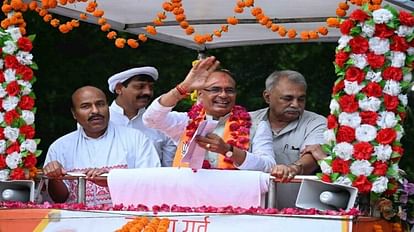 In Chhatarpur, Chief Minister Shivraj Singh Chouhan did a public visit to Naogaon