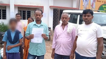 teacher broke a hand by beating girl student of class 5 for keeping book on bench of school premises in Jamui