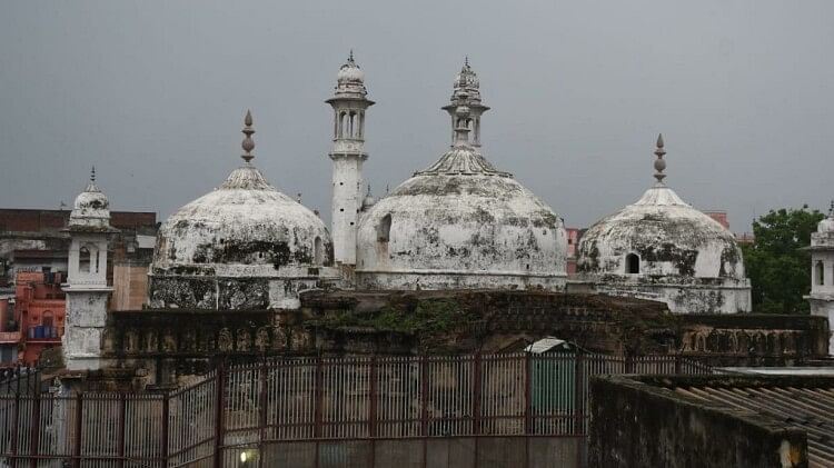 Varanasi: ज्ञानवापी परिसर में गैर हिंदुओं के प्रवेश पर रोक मामले में 17 अक्टूबर को होगी सुनवाई