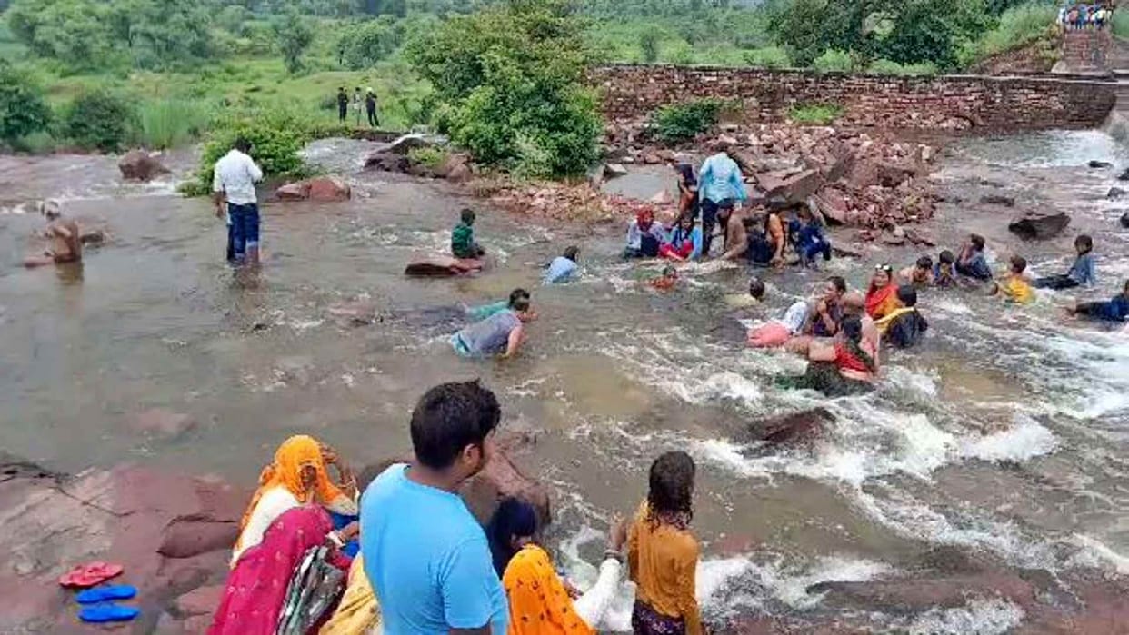 Water filled everywhere due to torrential rains in Karauli for five hours
