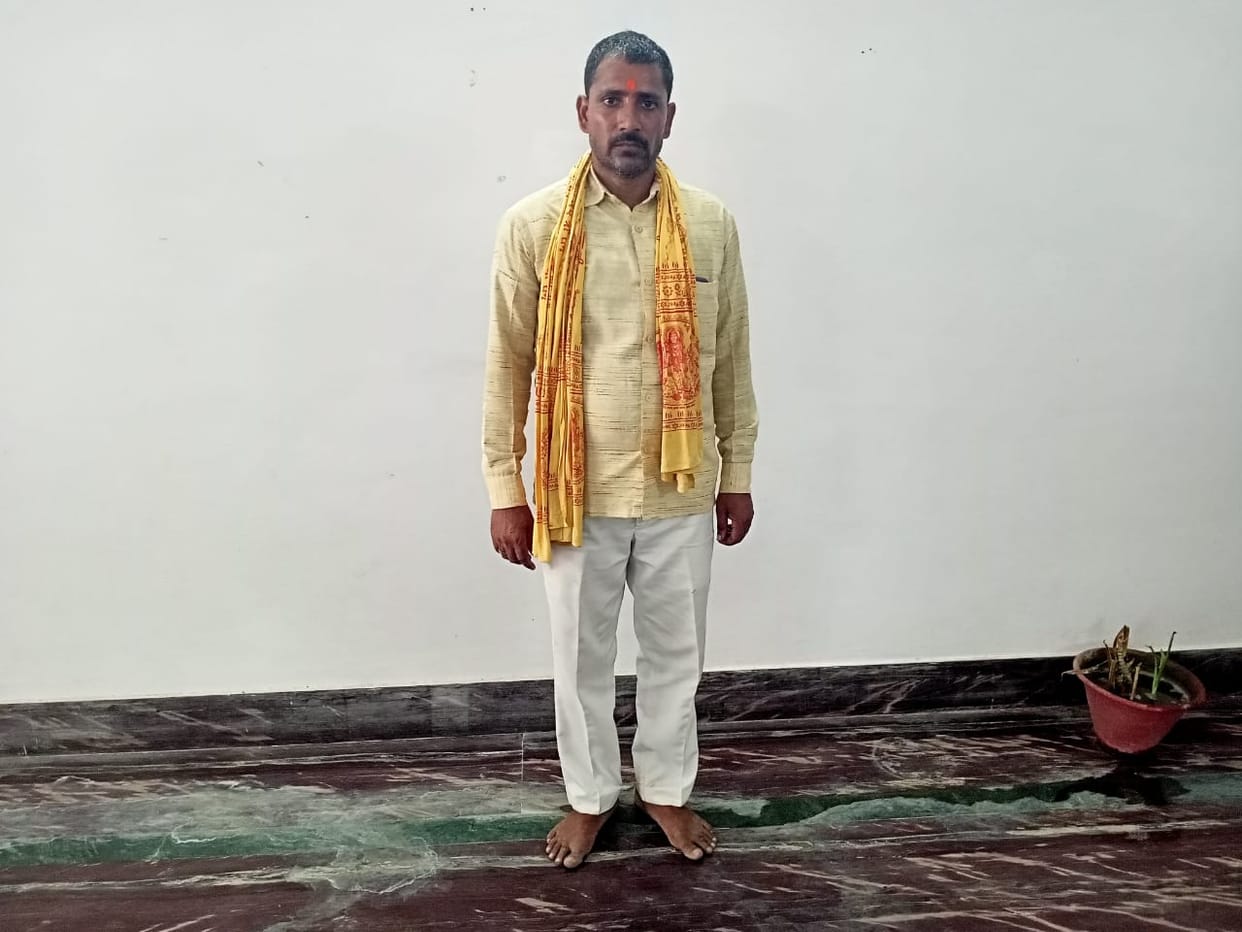 resolved to remain barefoot till the construction of Ram temple, took the resolution after seeing in the tent