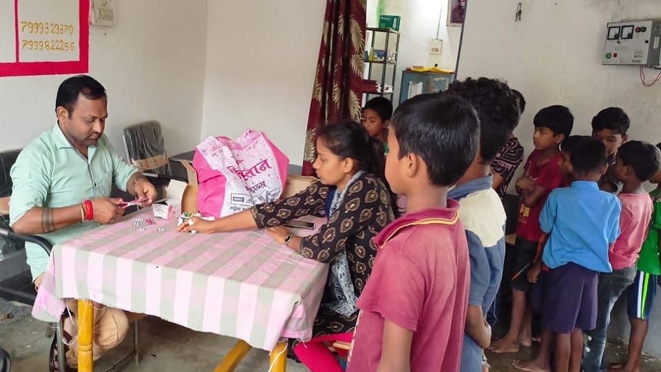 20 students in the grip of eye flu