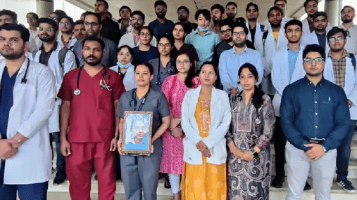 Pregnant doctor commits suicide junior doctors of Indore on strike