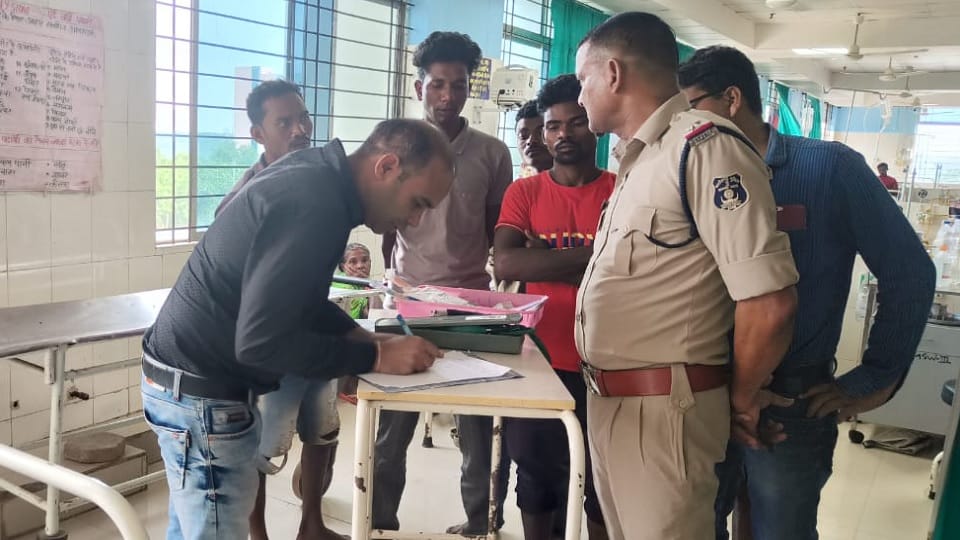 Three people of special community stabbed the farmer