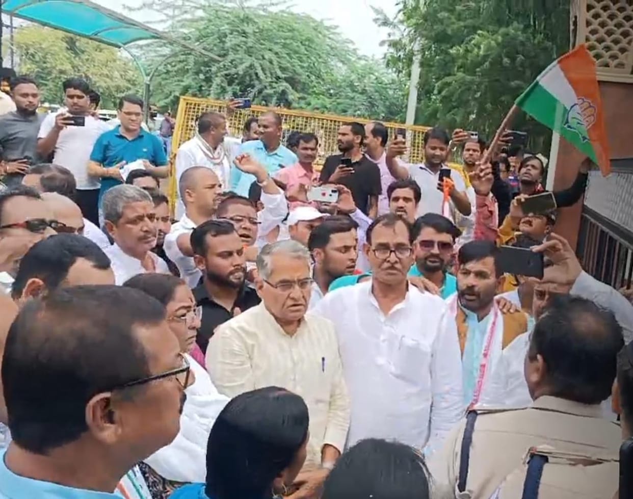MP News: Now politics on firing, demand to run bulldozer at the house of the one who shot tribal youth