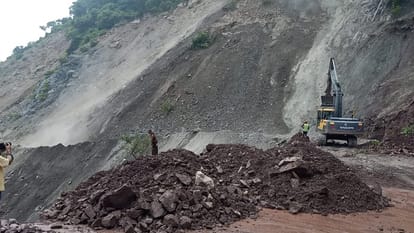 Kalka Shimla National Highway Five: NHAI Technical Team collects samples of soil near Chakki Mod Landslide