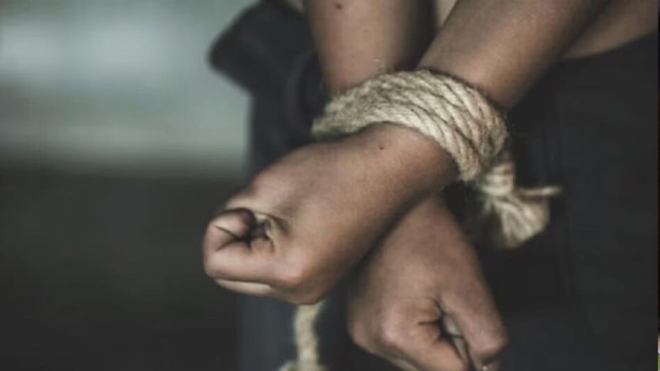 Agra police encounter with miscreants two vicious arrested shot in the leg