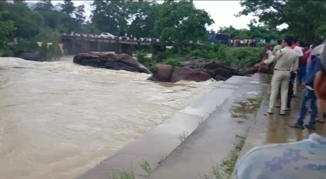 Katni: Two brothers drowned while taking a bath in the strong current of the dam