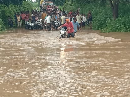 Katni Rain: The bridge was washed away by the water of the Datla river, many villages became islands