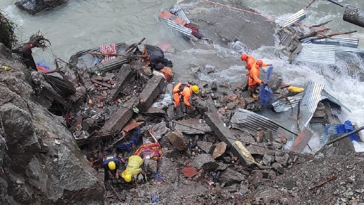 Gaurikund landslide: demolished 40 temporary shops built along  highway 150 more will be removed Uttarakhand