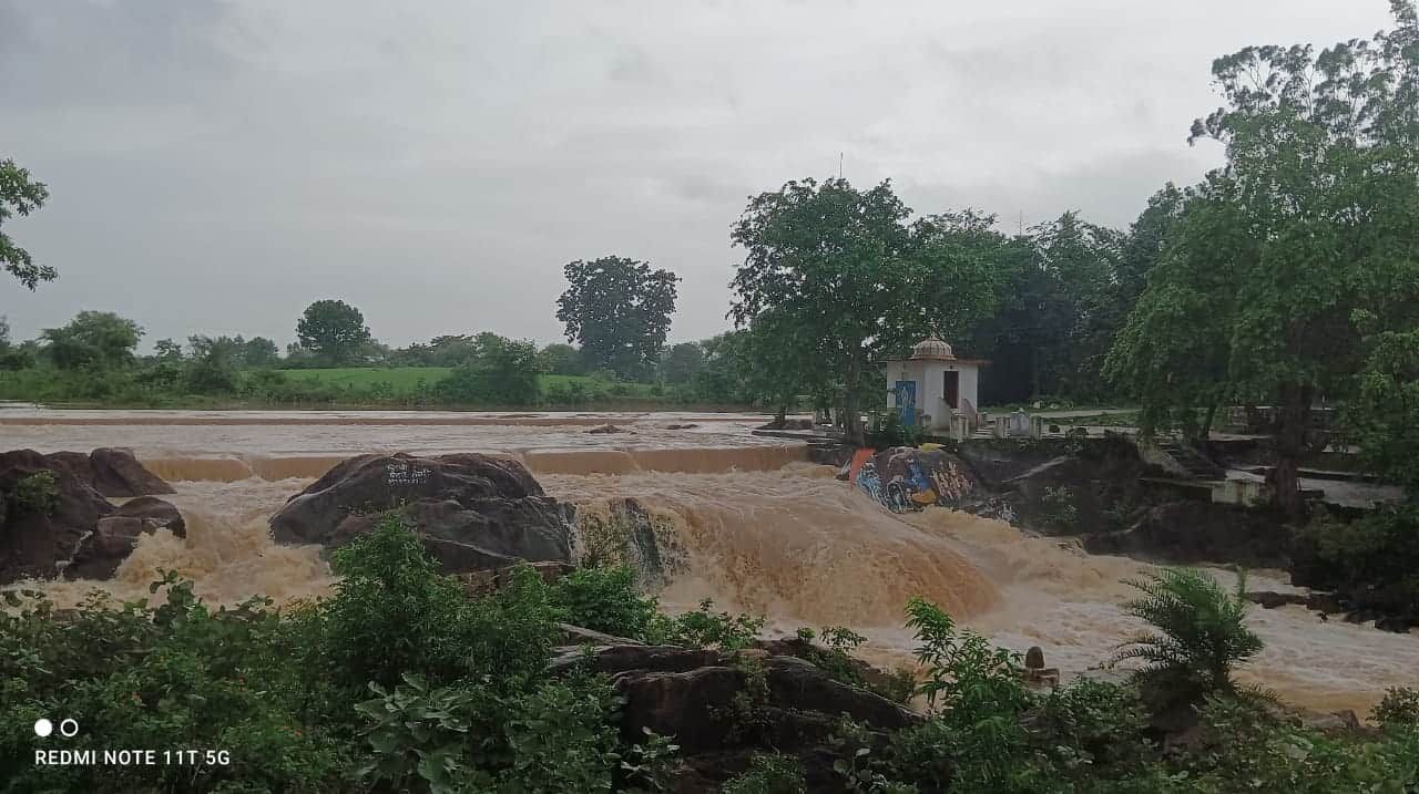 मप्र में बारिश से कई नदियां उफान पर हैं।