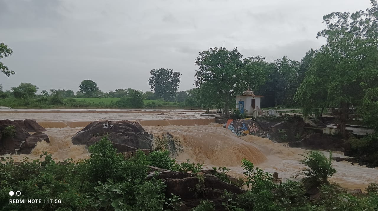 मप्र में बारिश से कई नदियां उफान पर हैं।