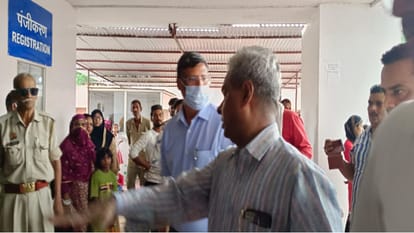 Meerut: Chief Secretary Alok inspected medical college, instructed to take action against female doctor