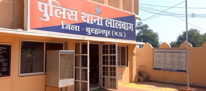 Burhanpur A minor jumped from the roof of a cafe in a shopping mall suicide note recovered