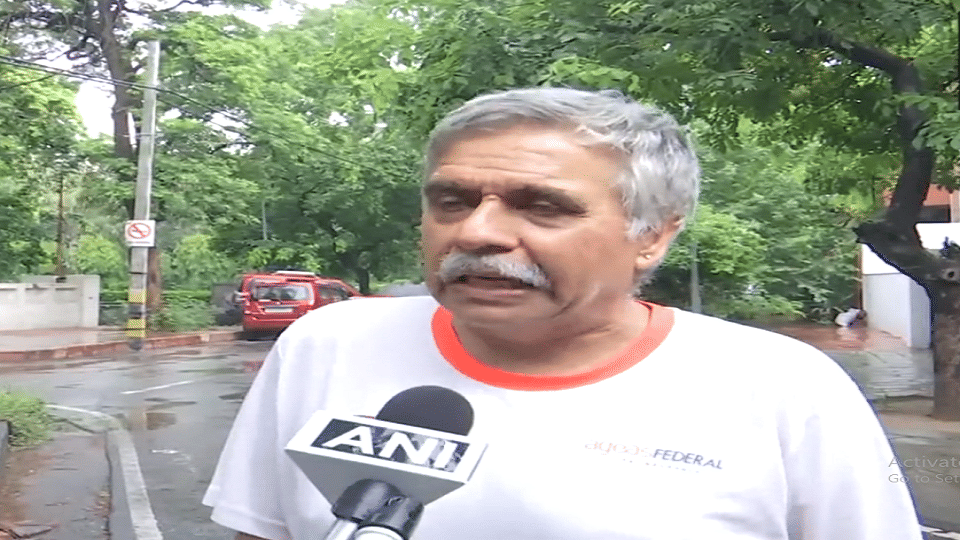 sandeep dixit raised questions on aam aadmi mohalla clinic visit