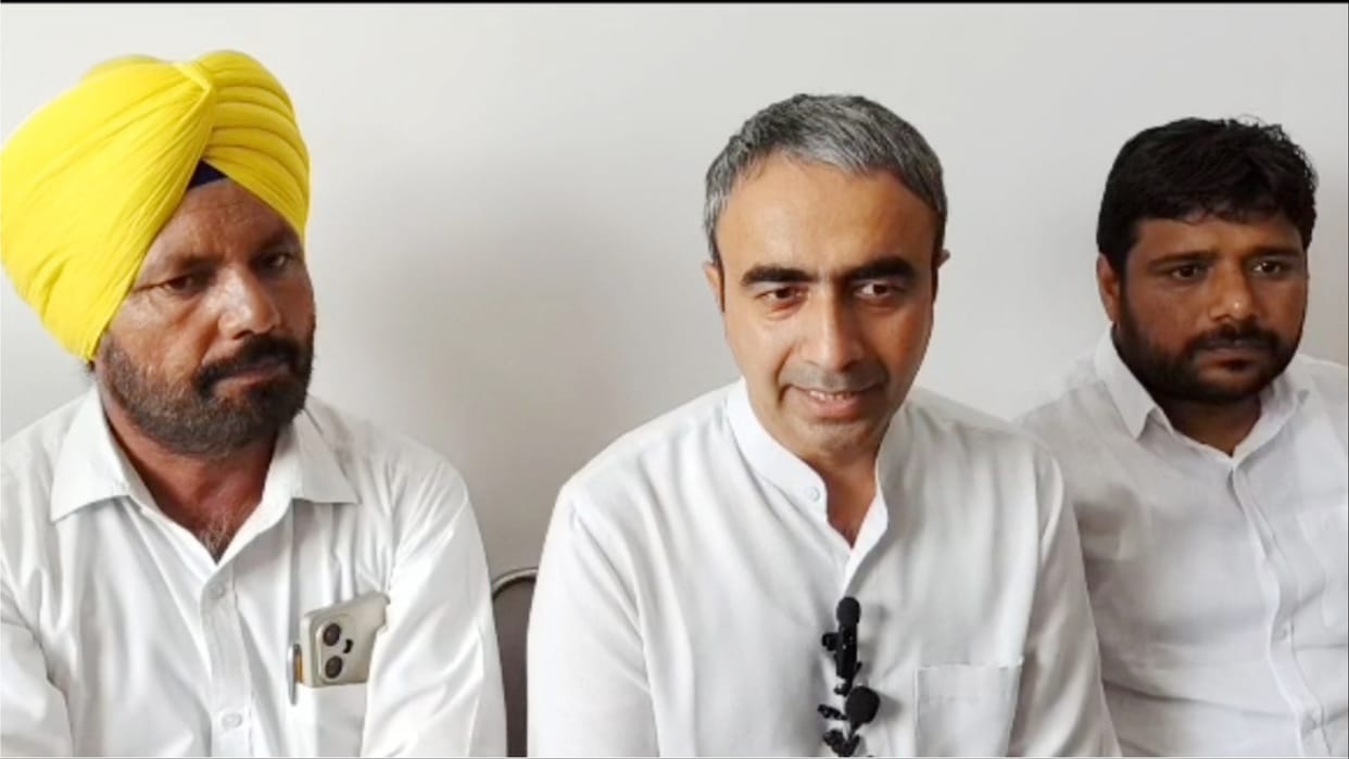 AAP leaders expressed condolences at the residence of late Home guard Gursevk