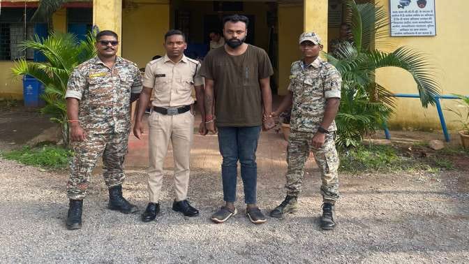 Cheated of Rs 2 lakh in the name of providing jobs to two girls