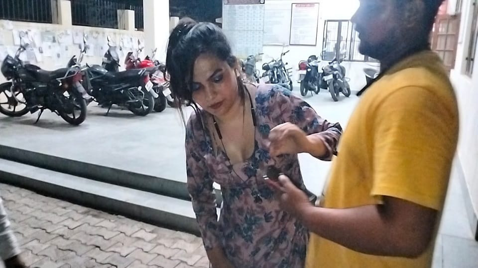 Eunuch was chased and beaten on the highway for weekly recovery