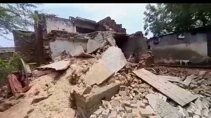 Rain havoc Roofs of two houses collapsed in Etah one girl died eight injured