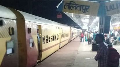 Spark came out from the wheel of Geeta Jayanti Express train