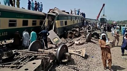 pakistan train accident eight coaches derailed hazara express many passengers injured