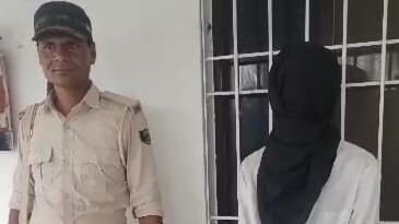 Bihar : शादीशुदा महिला से फोन पर लव, घर घुसकर संबंध भी बनाया; वीडियो बनाकर इस चीज के लिए ब्लैकमेल करने लगा Samastipur News: Trapped the phone with a married woman, also made a relationship; Blackmailed by making video