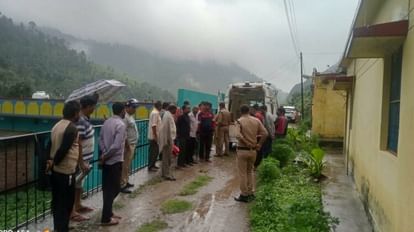 Uttarakhand: टिहरी में बारिश से टूटी दीवार, घर में सो रहे दो बच्चे मलबे में दफन, जोशीमठ के ग्वाड में फटा बादल