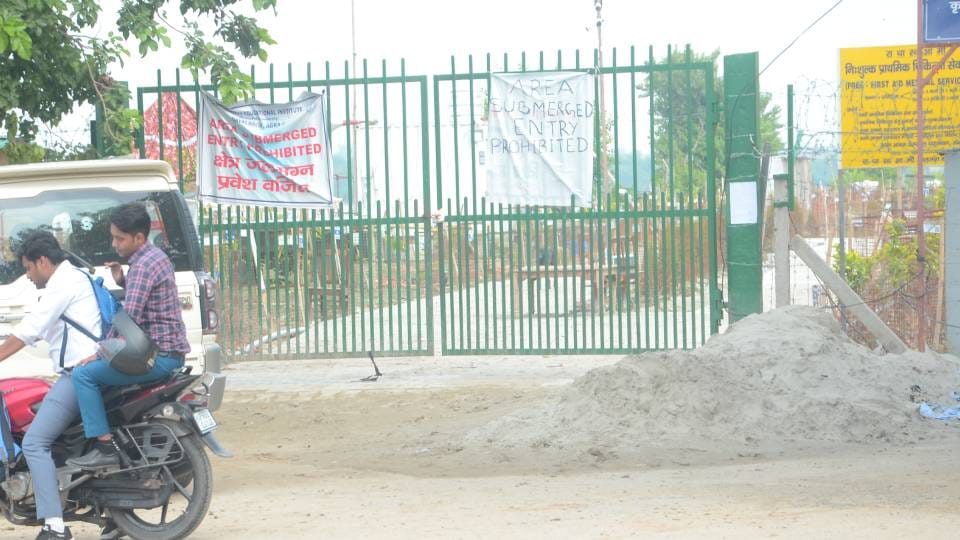 Radhasoami Satsang Sabha refused to remove  construction and road done in doob area at Agra