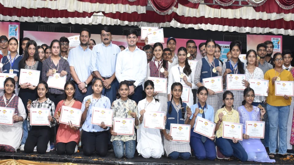 Amar Ujala Bhavishya Jyoti Samman 2023 Uttarakhand Board 10th 12th Students honour in Haridwar