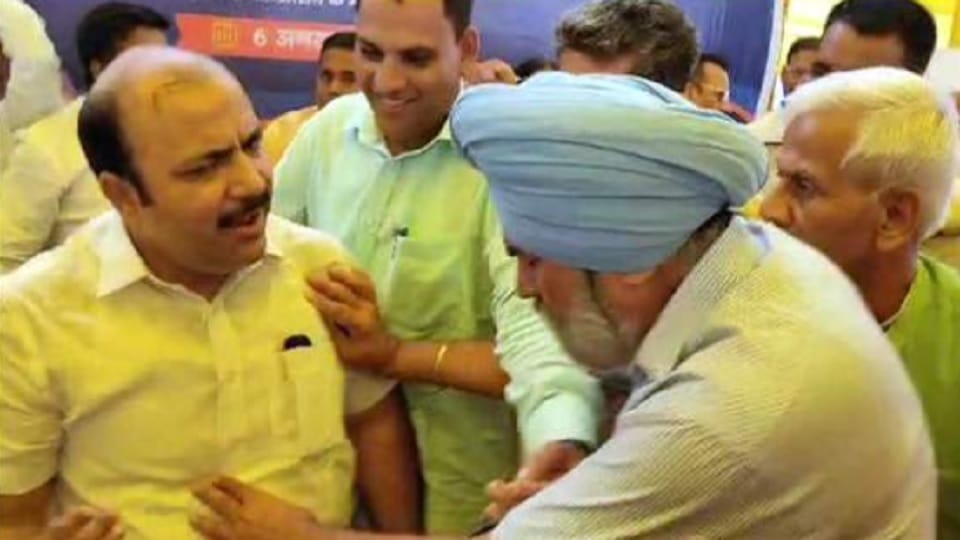 BSP MP Danish Ali and BJP leader Hari Singh clashed on Bharat Mata Ki Jai in Amroha