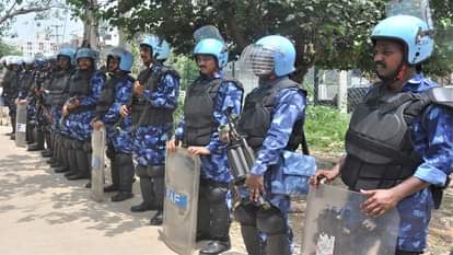 अर्धसैनिक बल की टीम