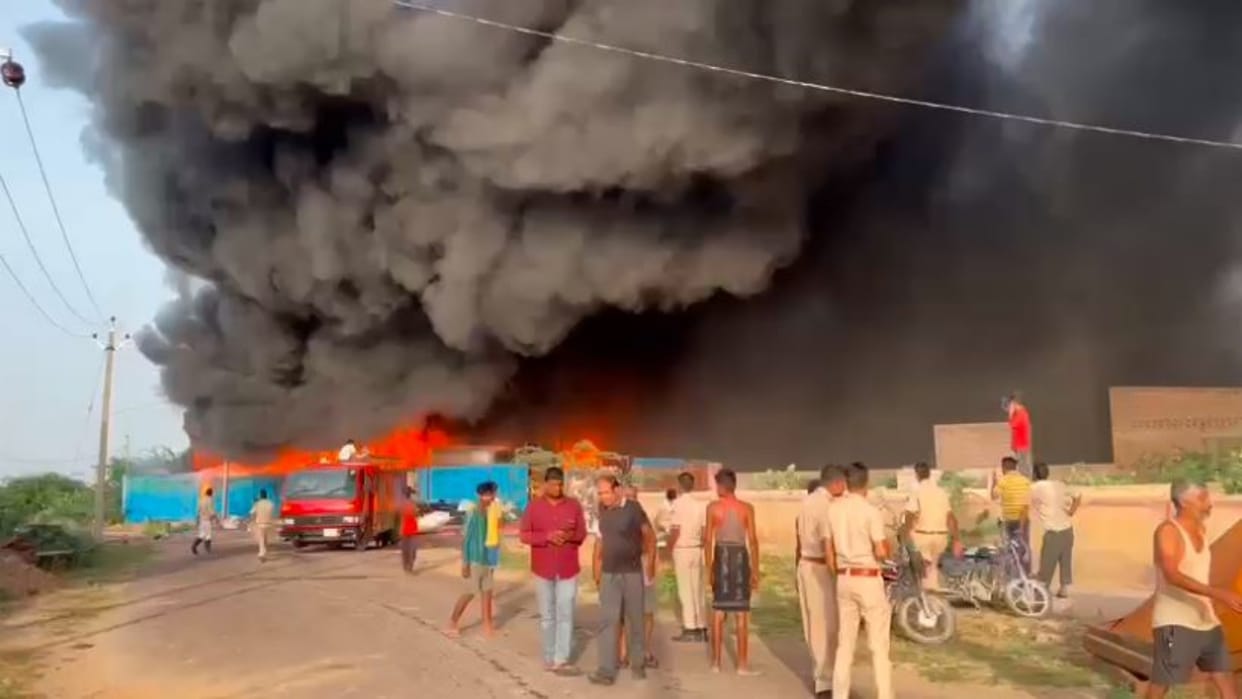 Bikaner News Fire broke out in a cardboard factory located in Khara area