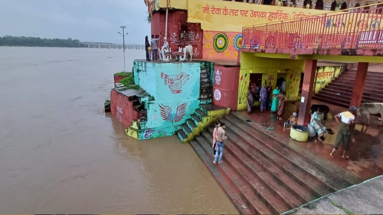 Sehore: The water level of Narmada river increased due to release of water from Bargi dam,