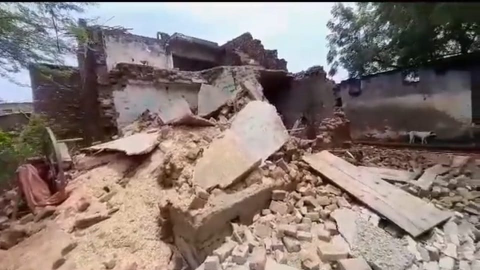 Rain havoc Roofs of two houses collapsed in Etah one girl died eight injured