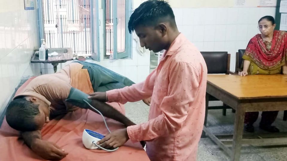 Farmer son drank pesticide in front of Naib Tehsildar who came to attach the land in shahjahanpur