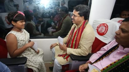 श्रीदिता दास के साथ मुख्यमंत्री माणिक साहा।