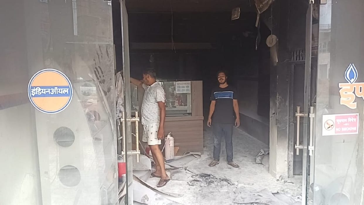 Short circuit fire in Indane Gas Service office, loss of lakhs