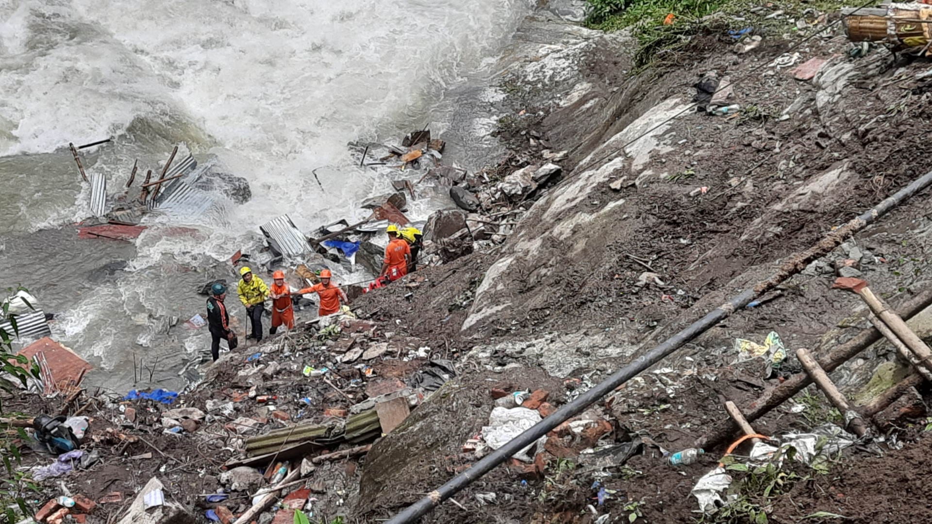 Gaurikund Landslide Rocking hill river gushing below search operation going on Rudraprayag Uttarakhand news