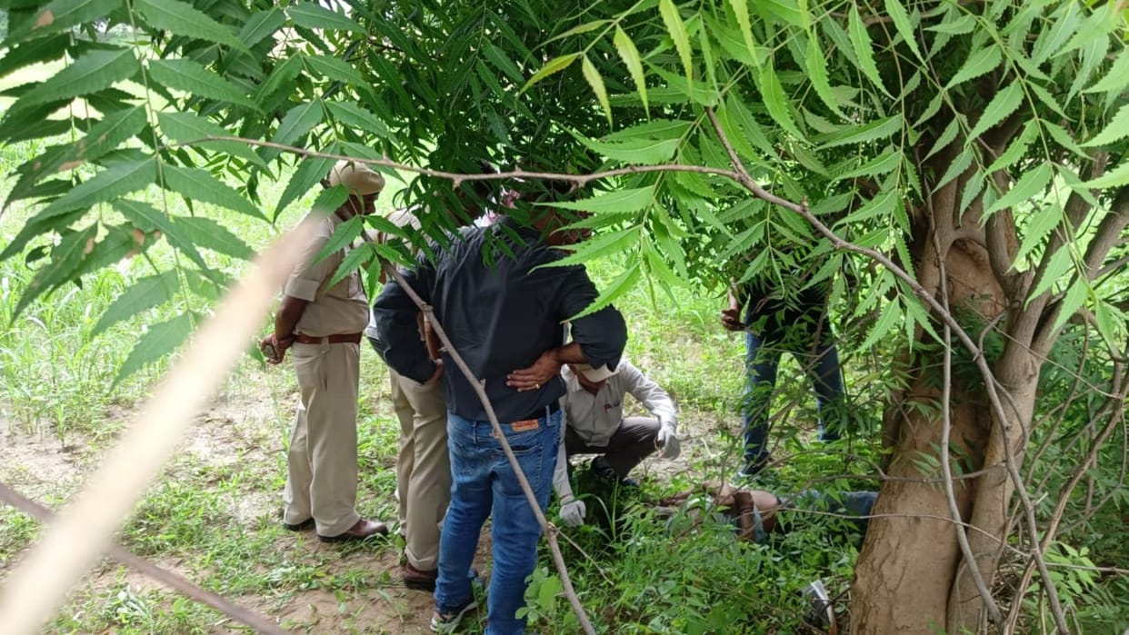 Dead body of youth found in roadside bushes in Dholpur Rajkheda