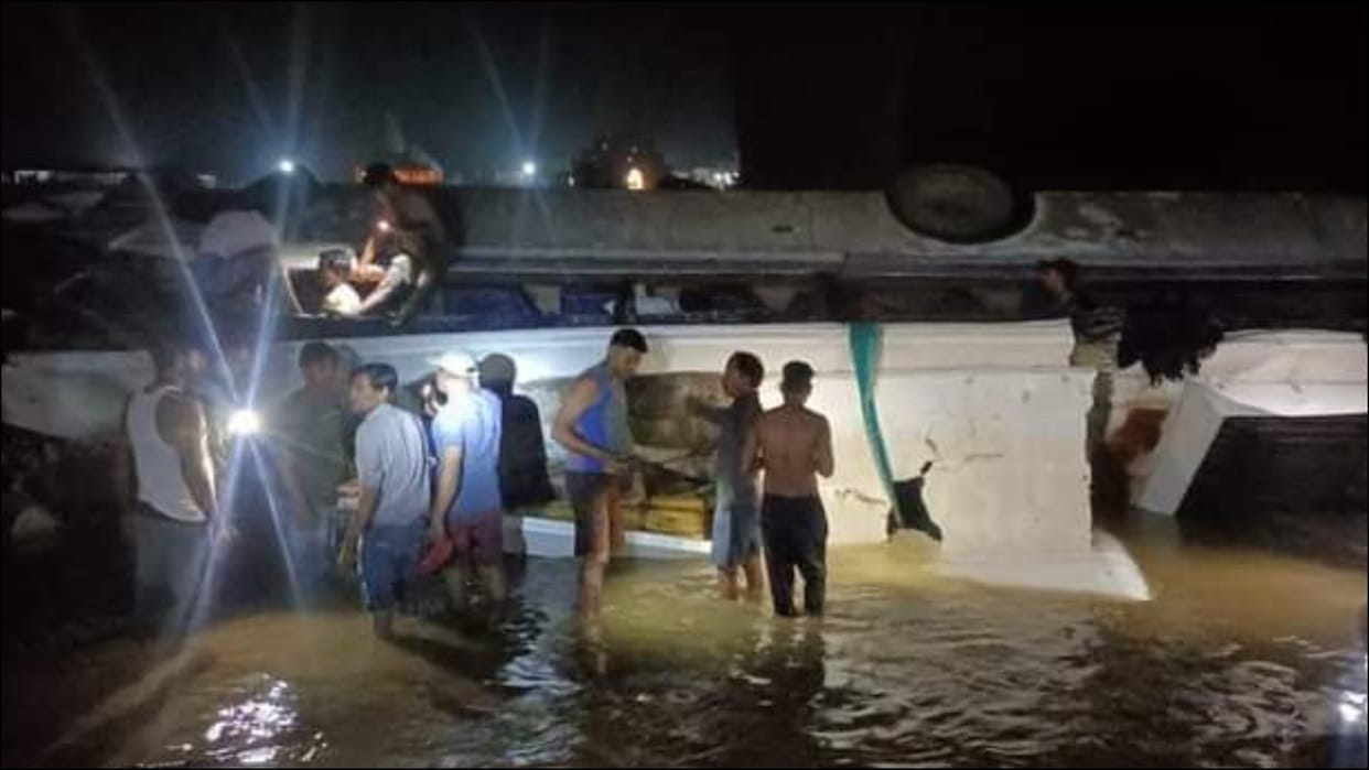 bus falls into river in Giridih several killed Jharkhand latest news in hindi