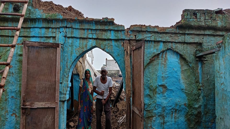husband and wife injured due to house collapsed during rain in budaun